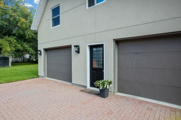 Top isolants pour portes de garage : guide d'achat réussi